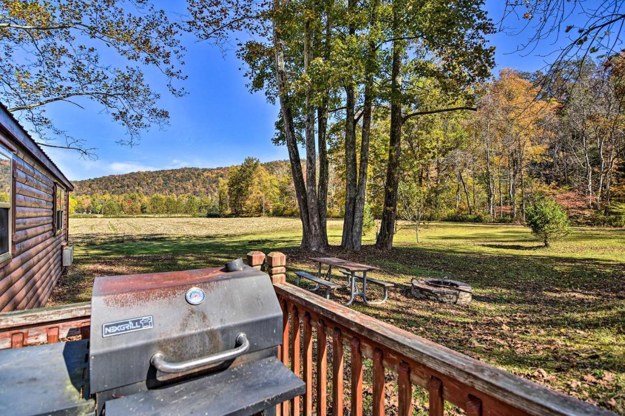Rural Cabin Hideaway With Fire Pit And Mtn Views! Parsons Exterior photo